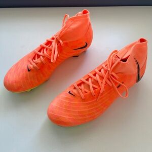 Nike Women’s Phantom Luna Orange Size 9 Cleat